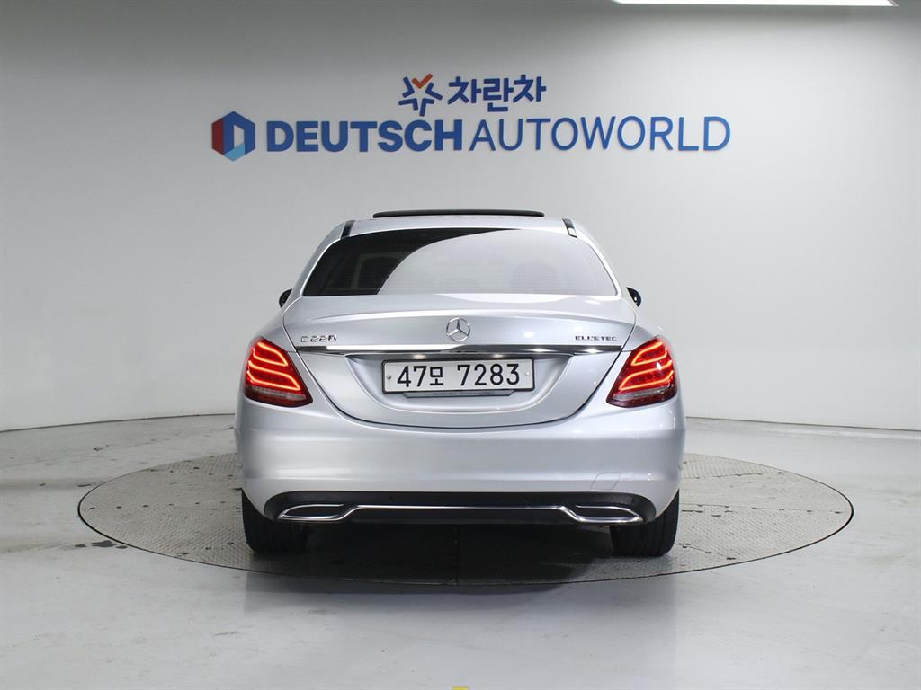 Mercedes Benz C Class - Vista 4