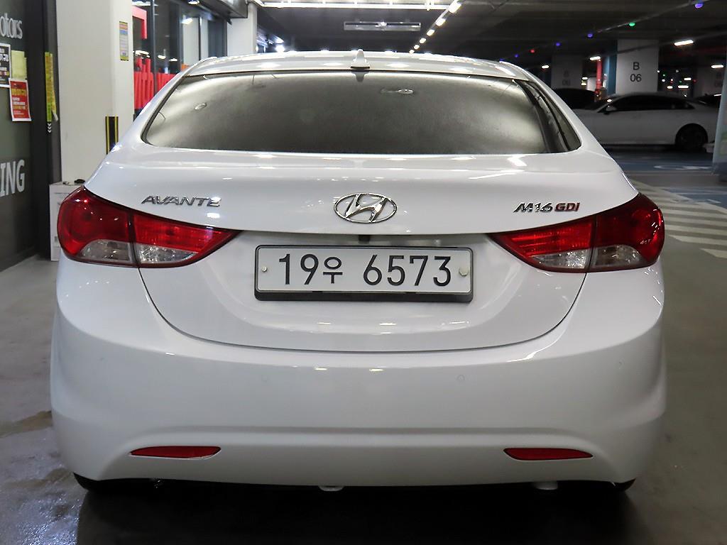 HYUNDAI Avante - Vista 5