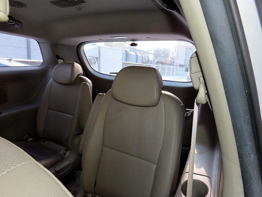 KIA Carnival - Vista 7