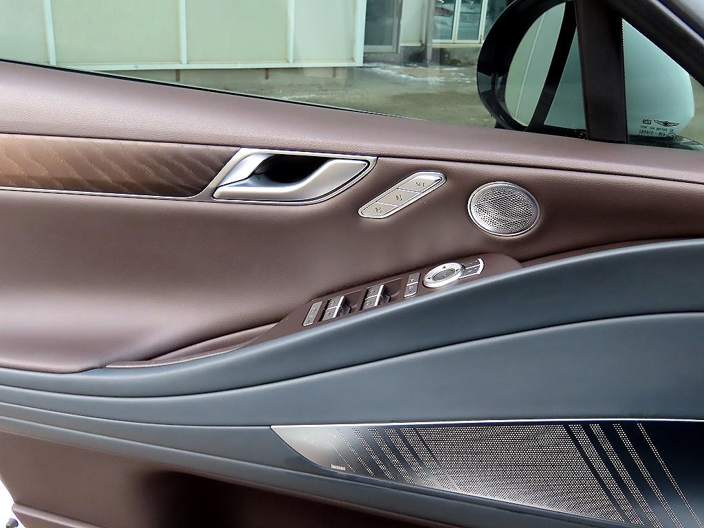 Genesis G80 - Vista 12