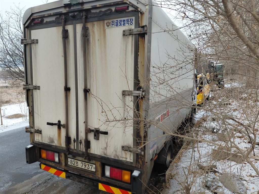 medium and large cargo truck - Vista 6