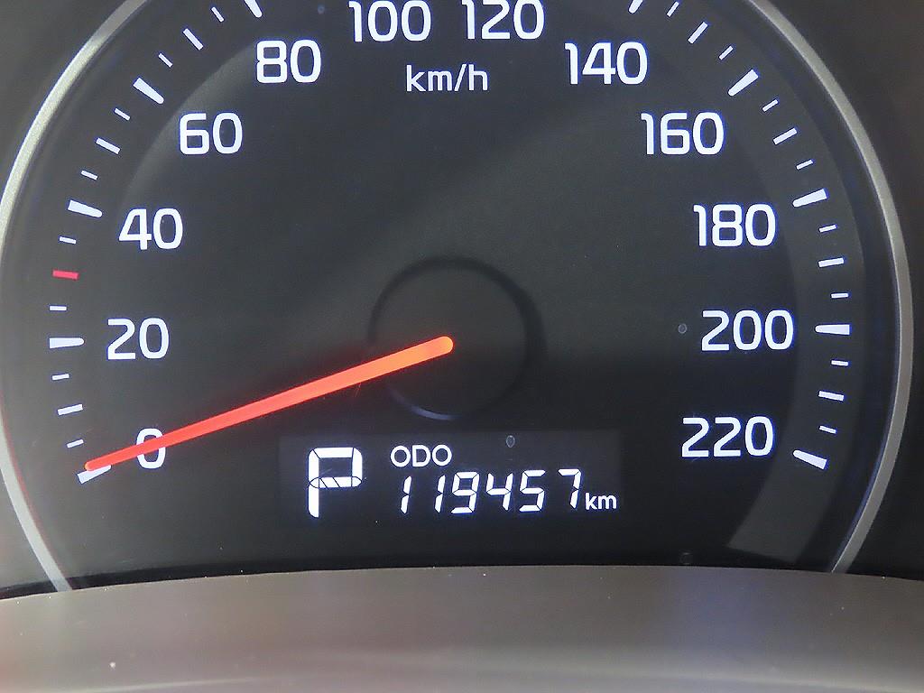 KIA Carnival - Vista 11