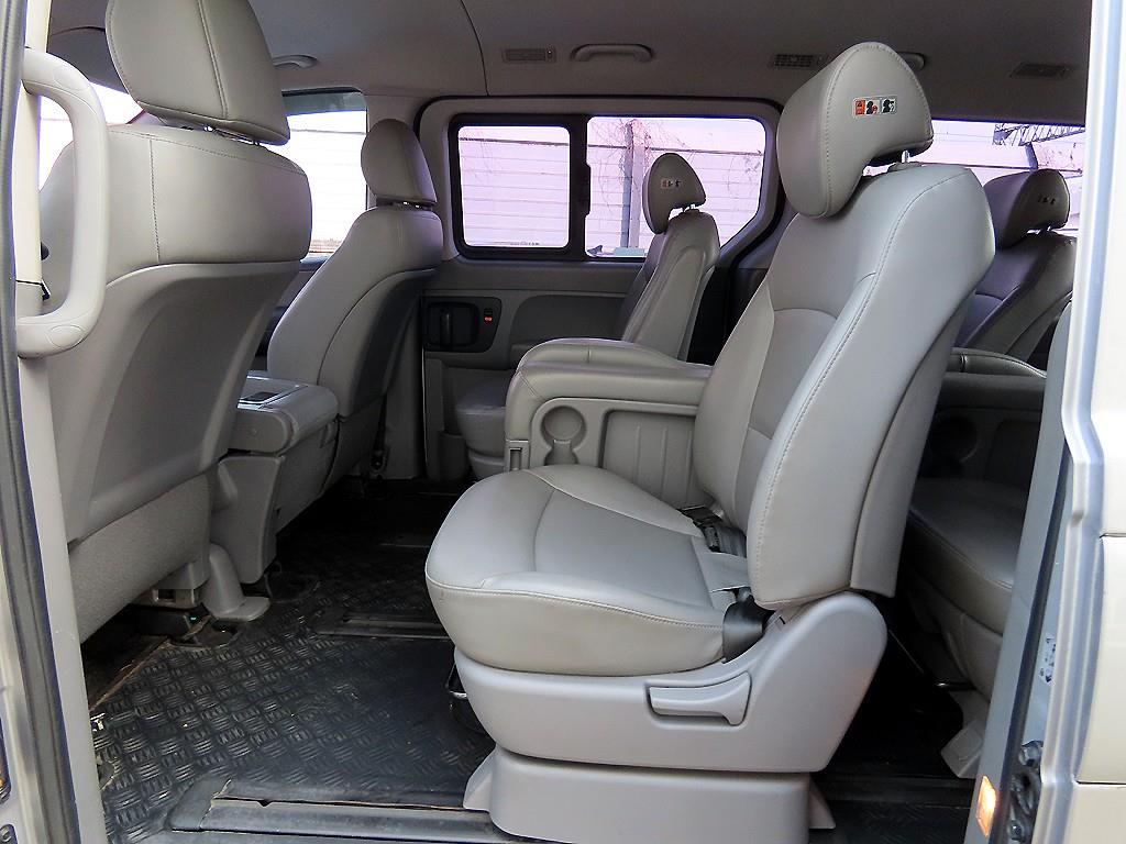 HYUNDAI Starex - Vista 6