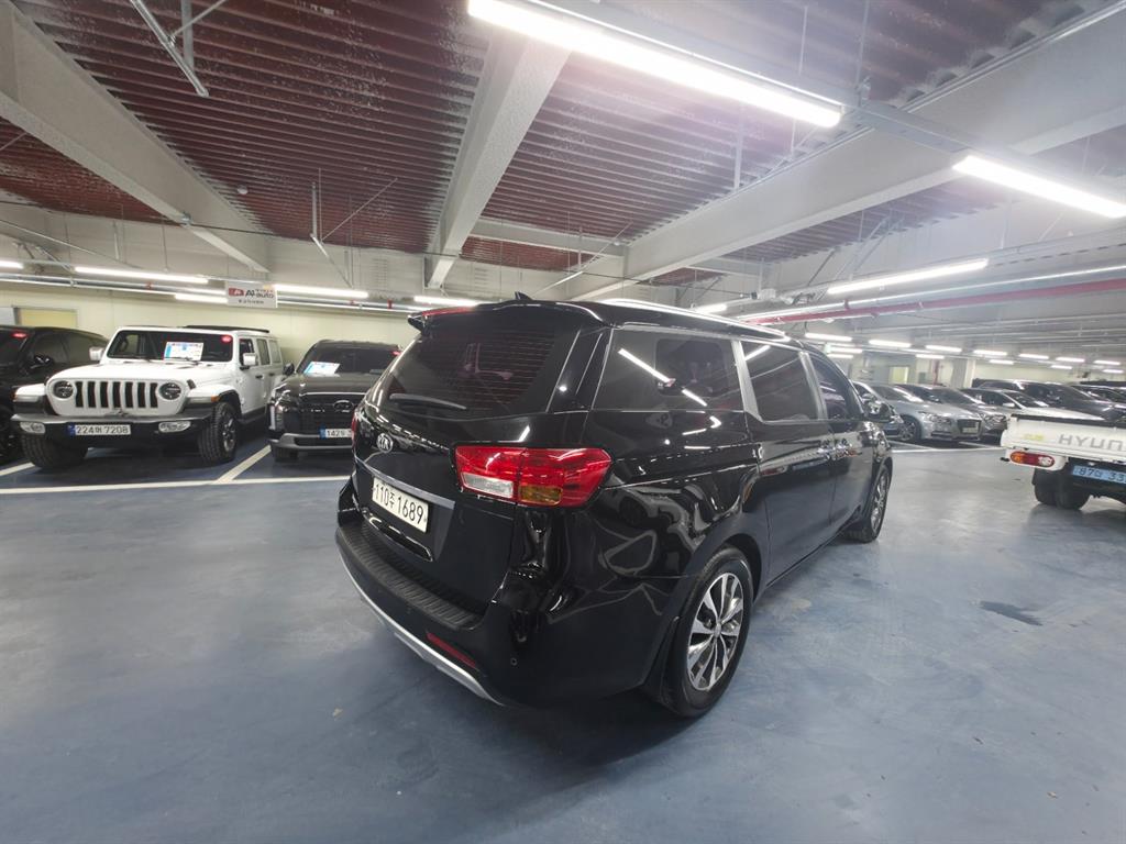 KIA Carnival - Vista 6