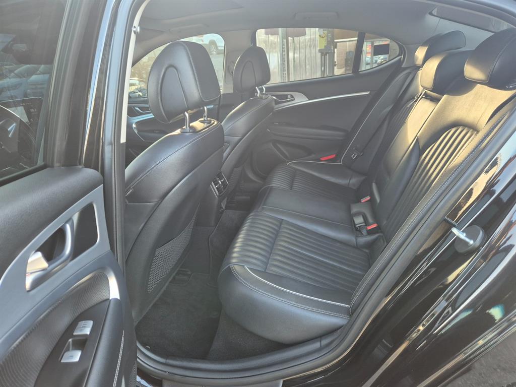 Genesis G70 - Vista 8