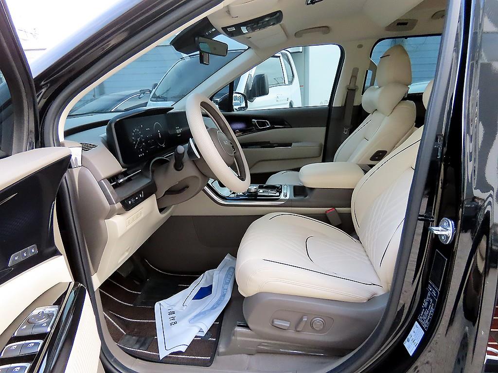 KIA Carnival - Vista 5