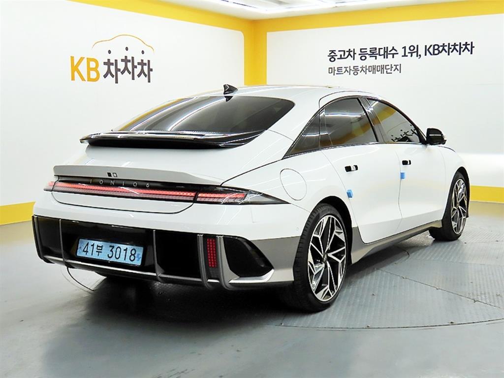 HYUNDAI Ioniq 6 - Vista 4