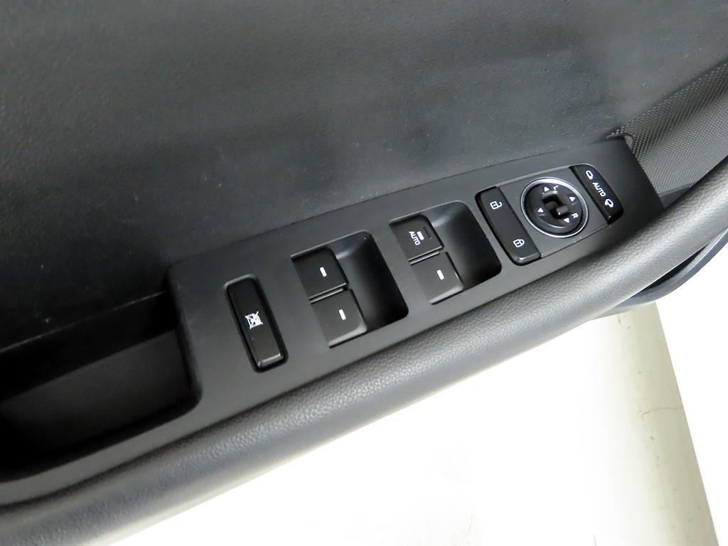 HYUNDAI Sonata - Vista 12