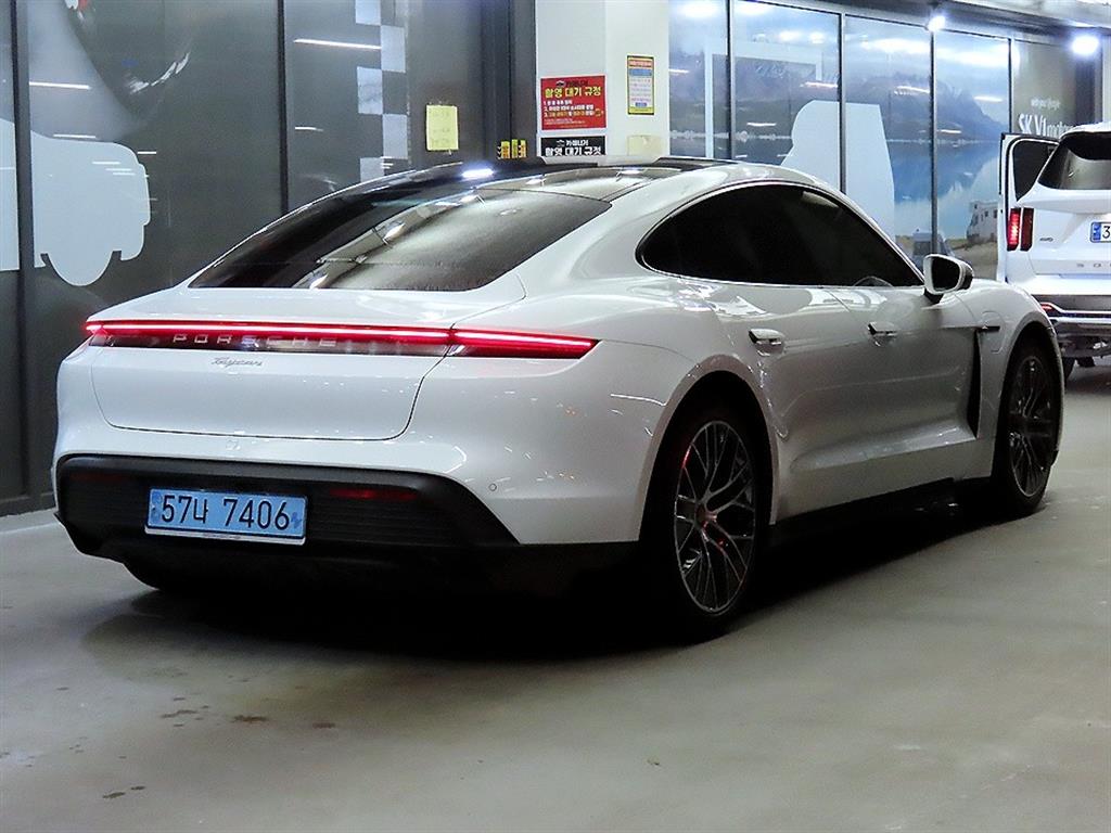 Porsche Taycan - Vista 4