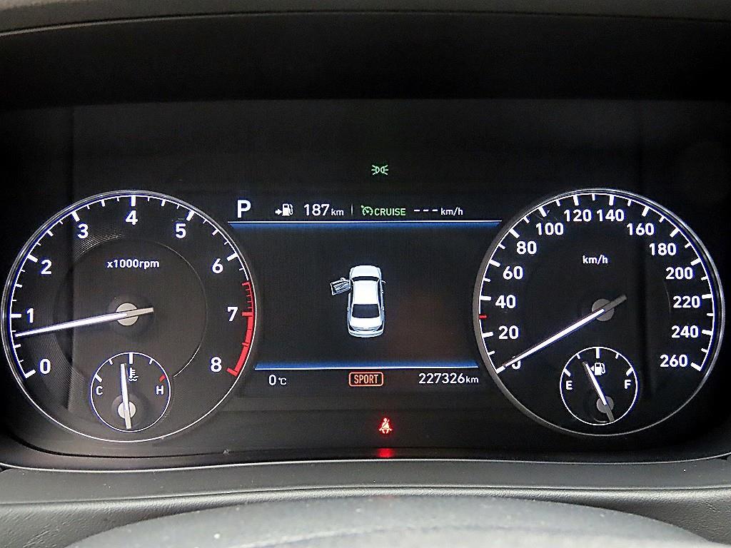 Genesis EQ900 - Vista 8