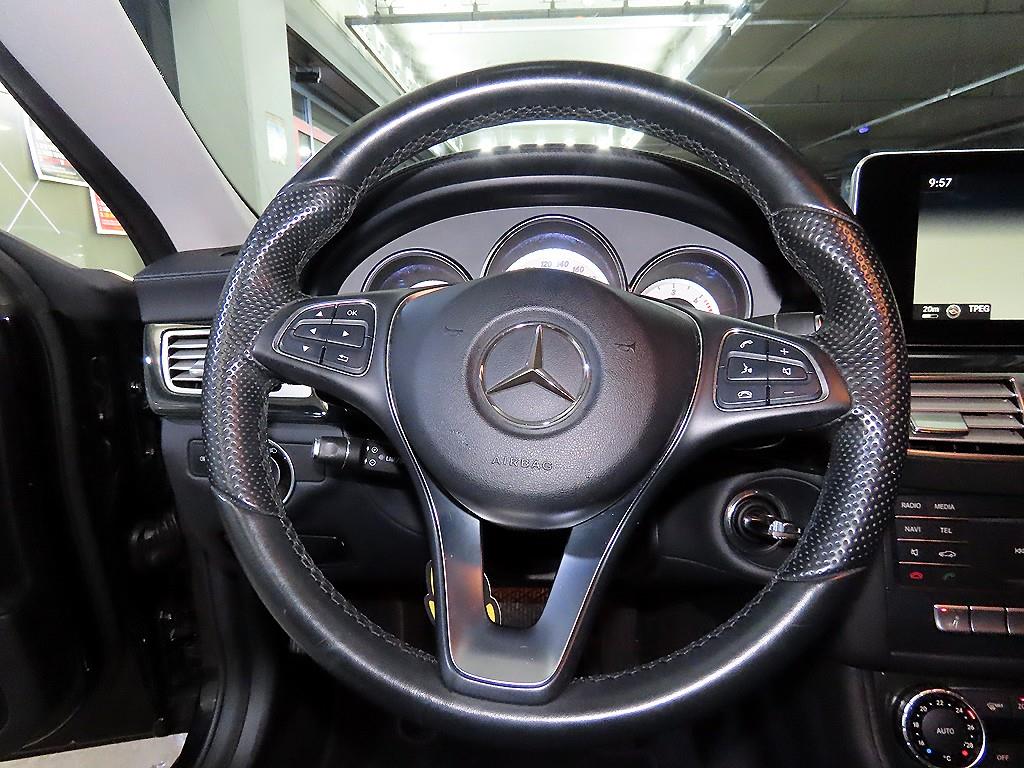 Mercedes Benz CLS Class - Vista 8