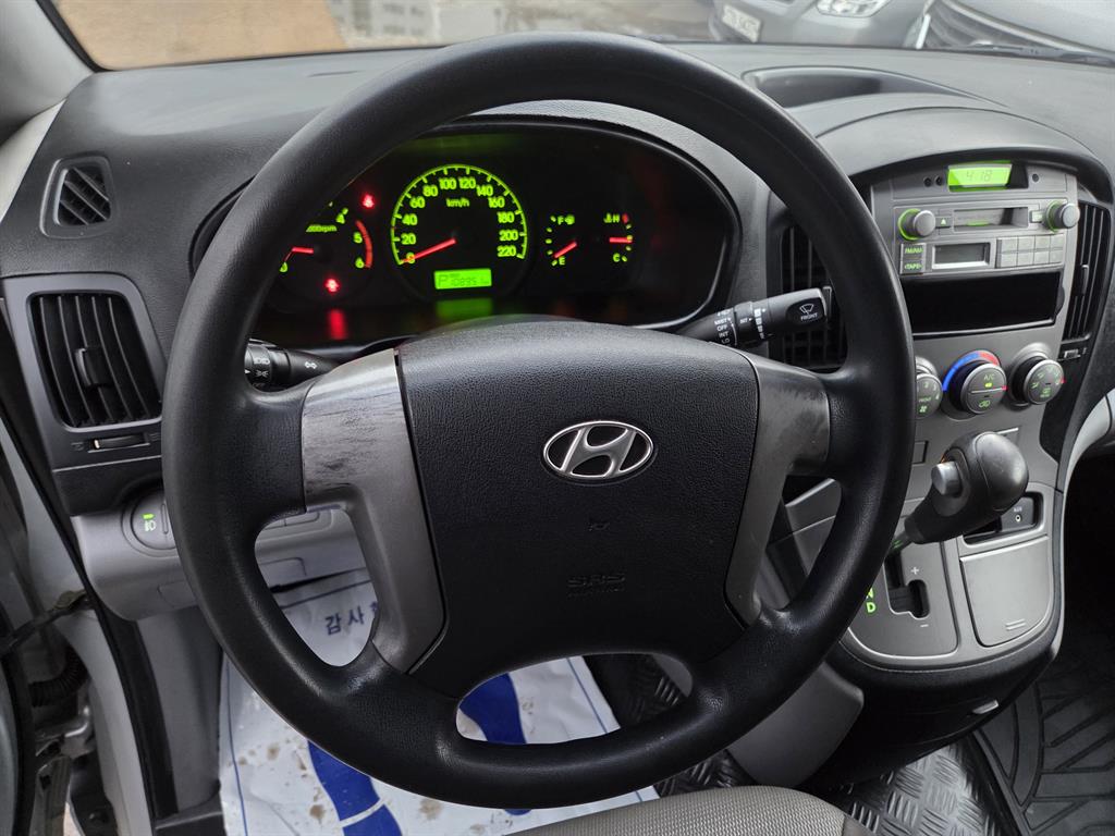HYUNDAI Starex - Vista 8