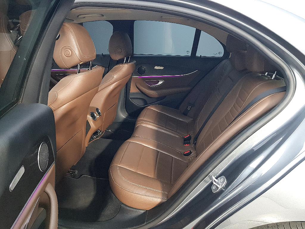 Mercedes Benz E class - Vista 9