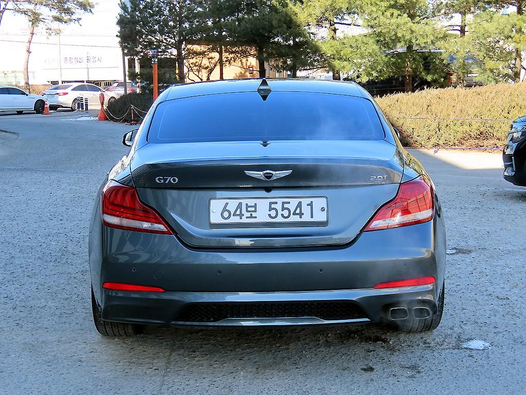 Genesis G70 - Vista 4