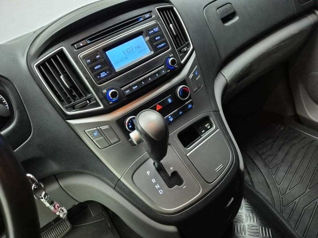 HYUNDAI Starex - Vista 10