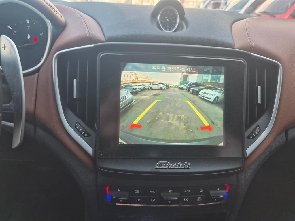 Maserati Ghibli - Vista 10