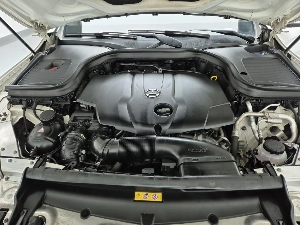 Mercedes Benz GLC Class - Vista 5