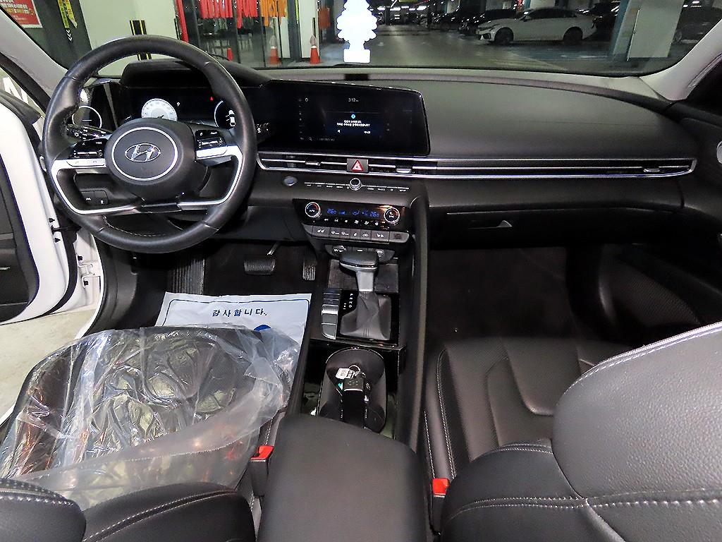 HYUNDAI Avante - Vista 10