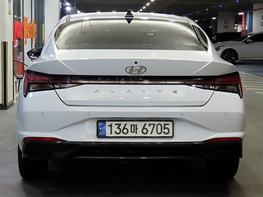 HYUNDAI Avante - Vista 5