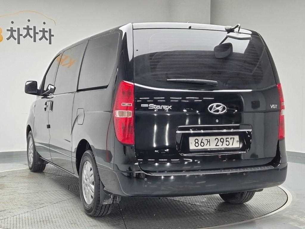 HYUNDAI Starex - Vista 2