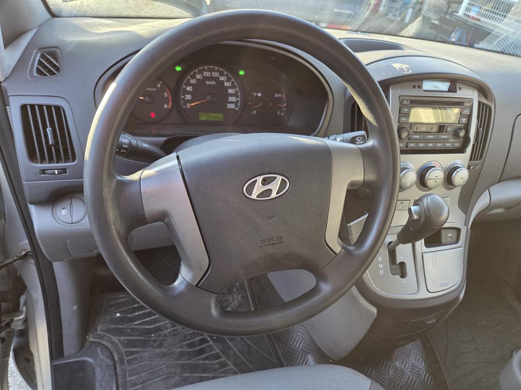 HYUNDAI Starex - Vista 8