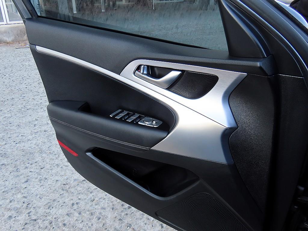 Genesis G70 - Vista 11