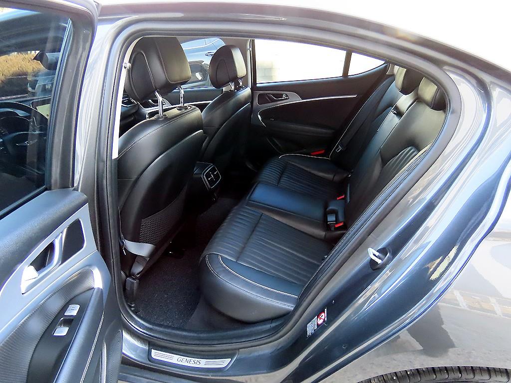 Genesis G70 - Vista 6