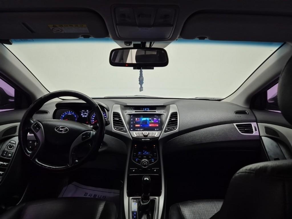 HYUNDAI Avante - Vista 7