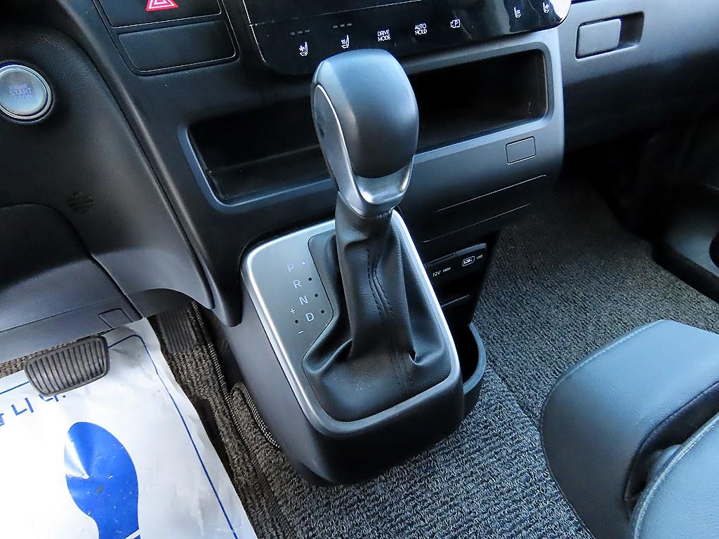 HYUNDAI Staria - Vista 10