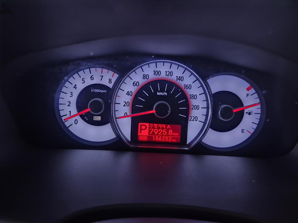 KIA Carens - Vista 8