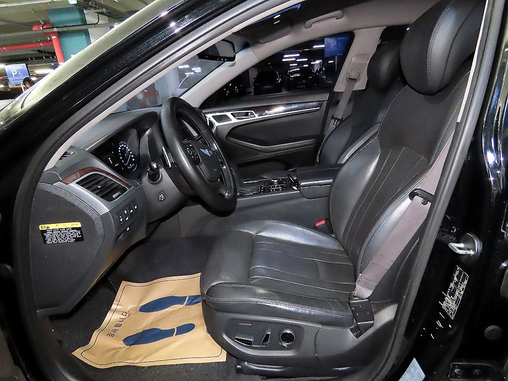 HYUNDAI Genesis - Vista 6