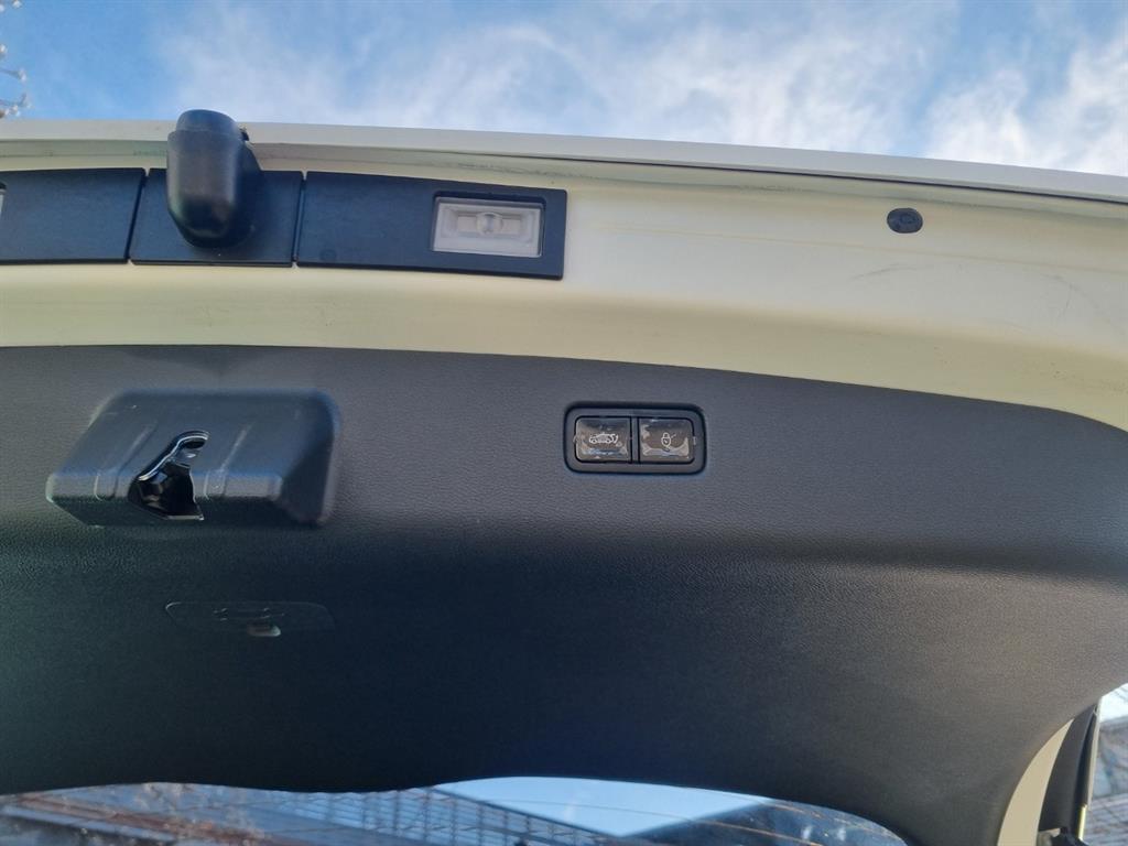 Genesis GV70 2022 Blanco - Importación desde Corea - HF Imports Iquique - Foto 17