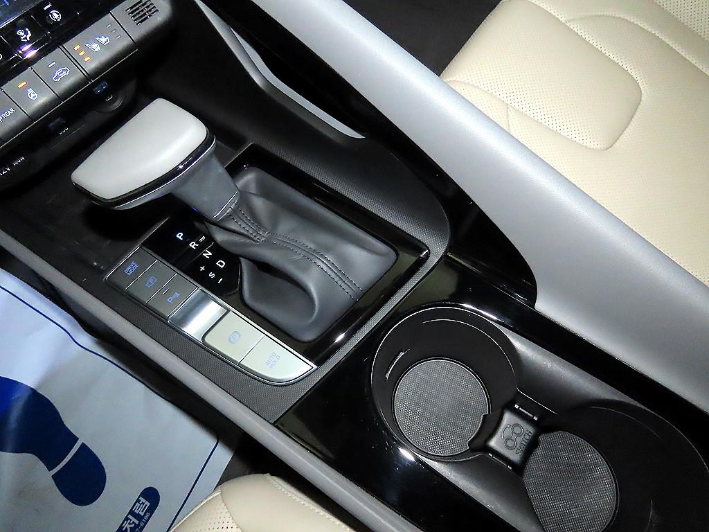 HYUNDAI Avante - Vista 12