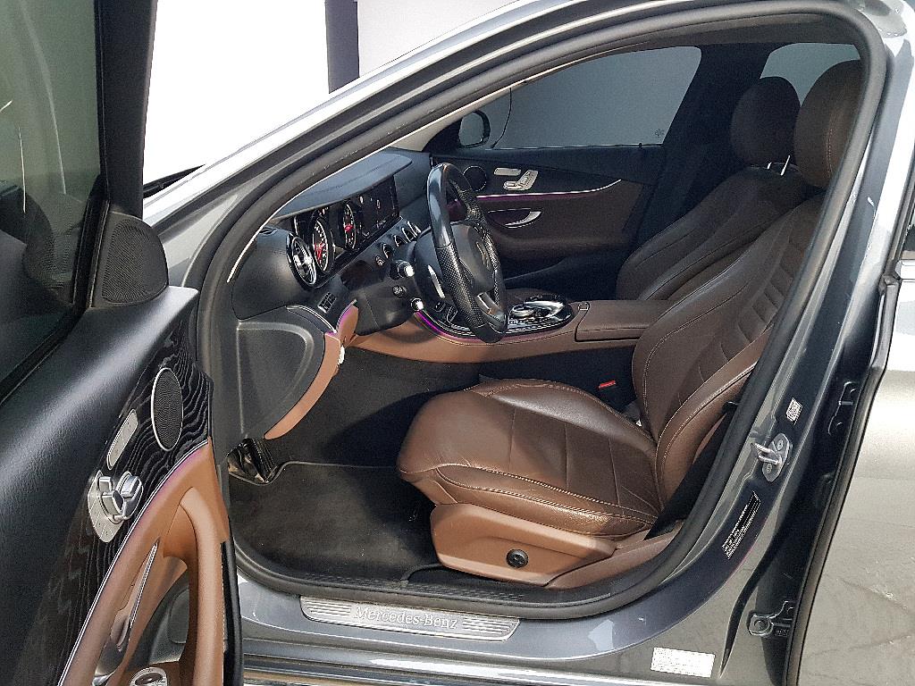 Mercedes Benz E class - Vista 8