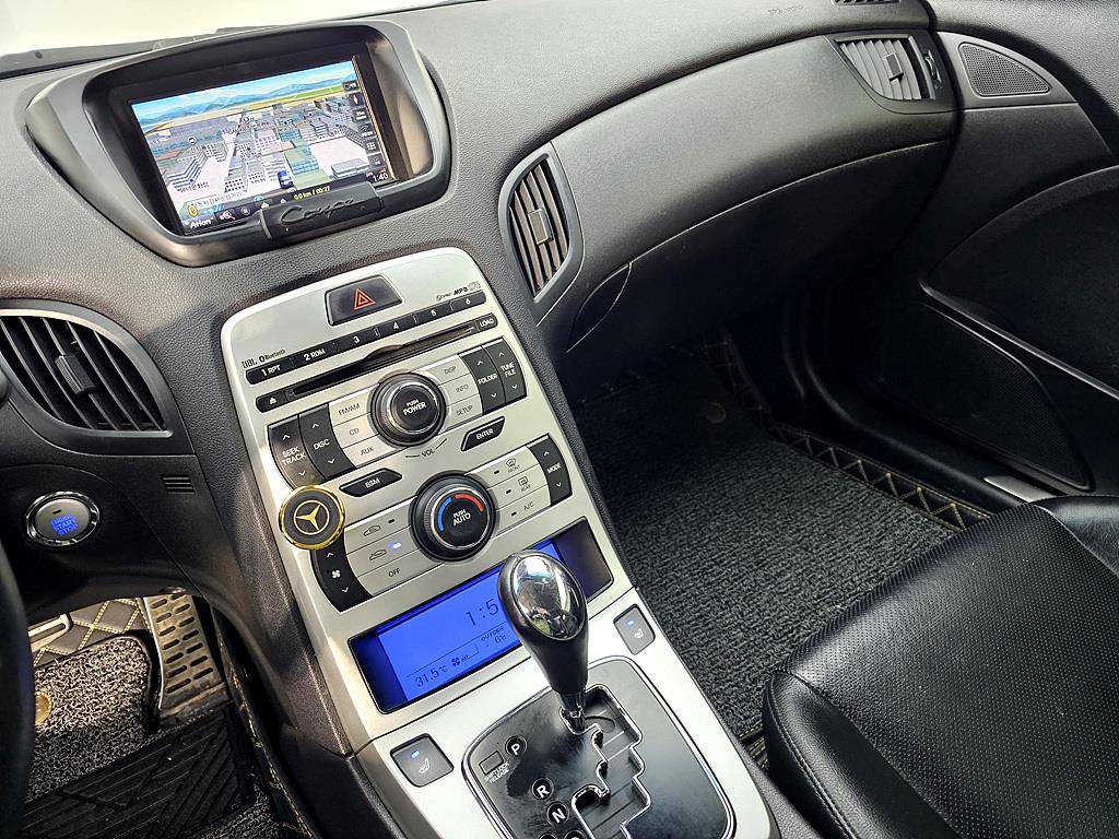 HYUNDAI Genesis - Vista 10