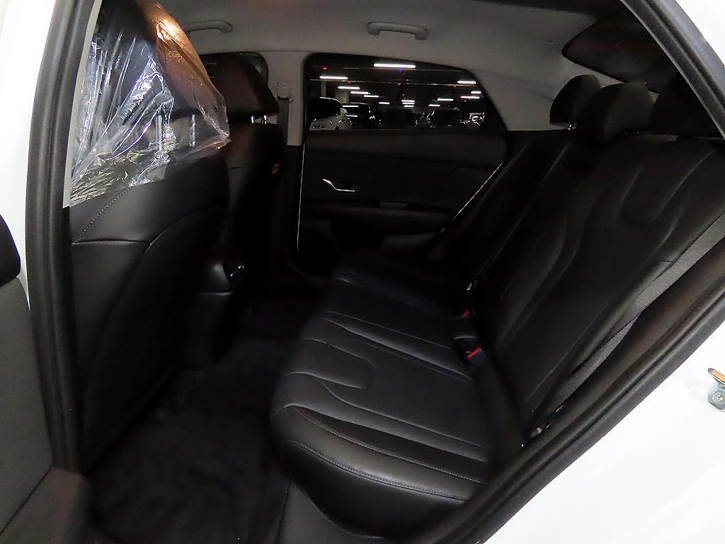 HYUNDAI Avante - Vista 7