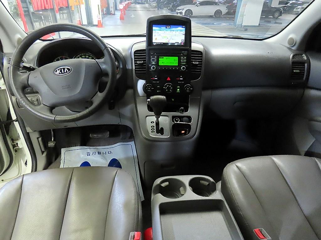 KIA Carnival - Vista 11