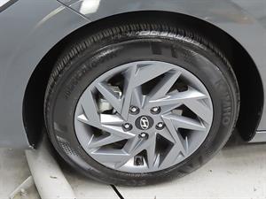 HYUNDAI Avante - Vista 10