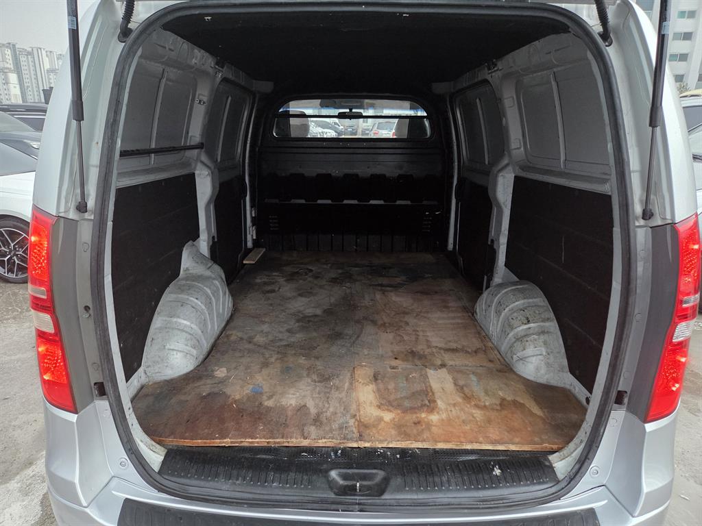 HYUNDAI Starex - Vista 5