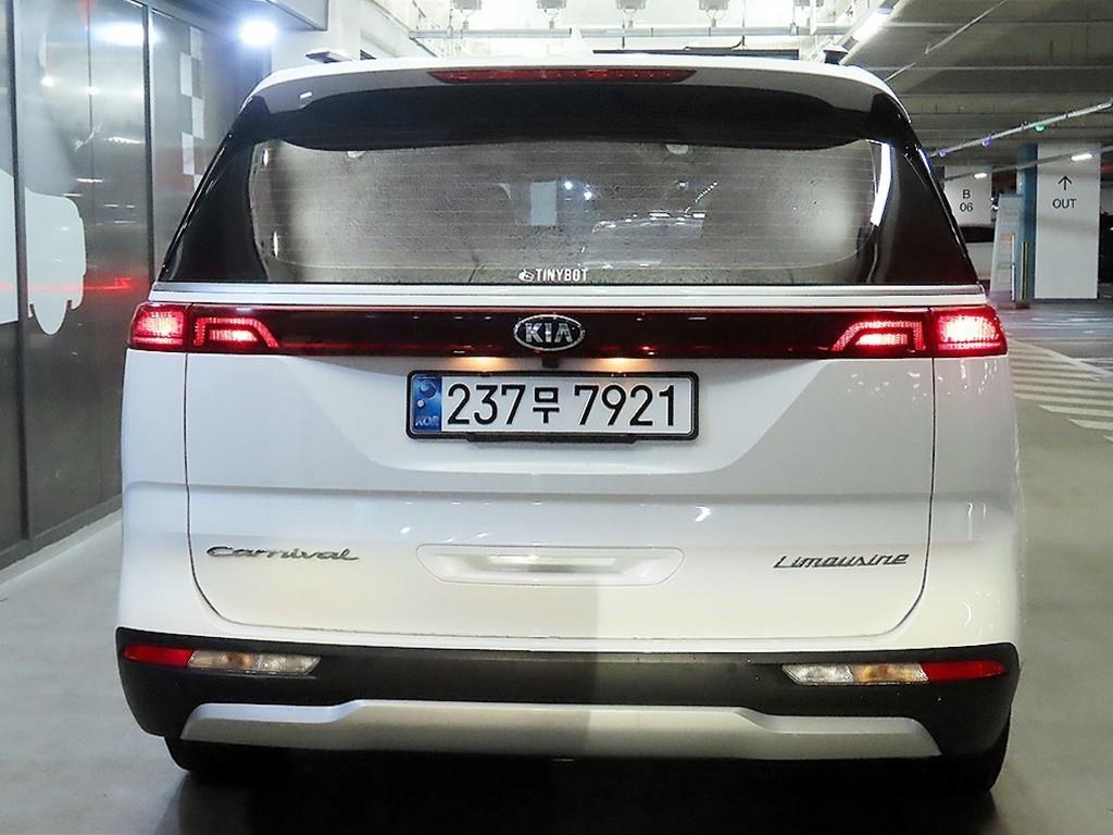 KIA Carnival - Vista 5