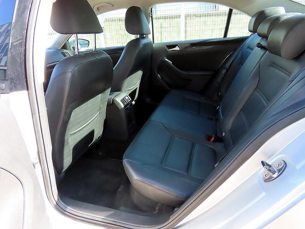 Volkswagen Jetta - Vista 6