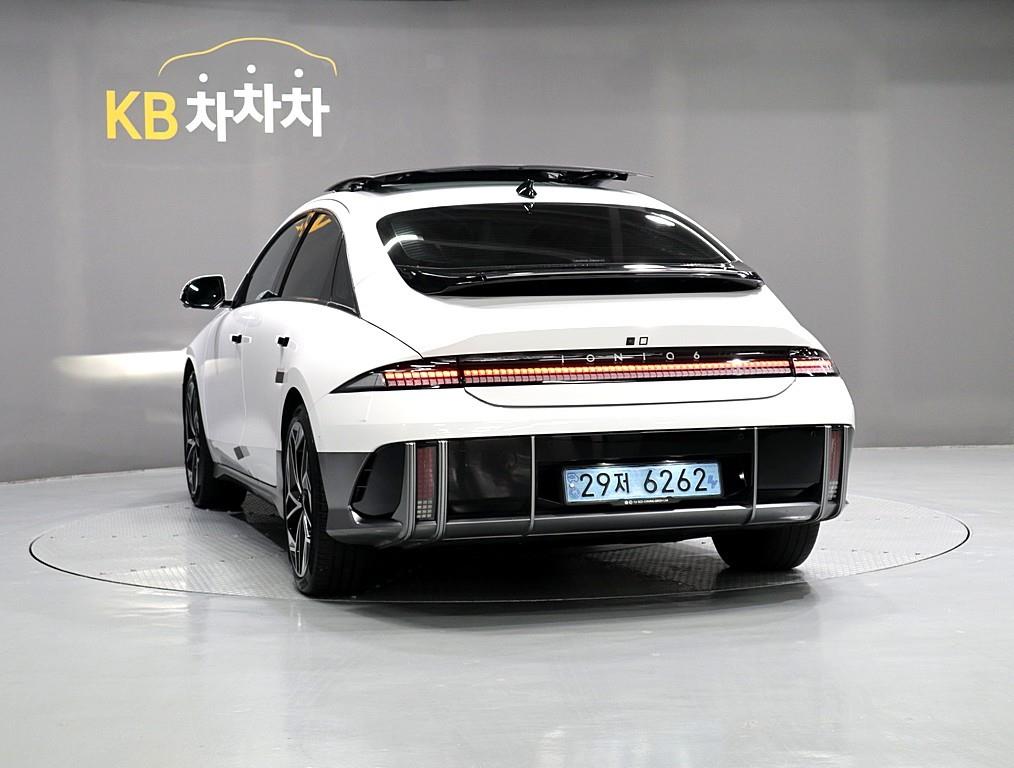 HYUNDAI Ioniq 6 - Vista 4