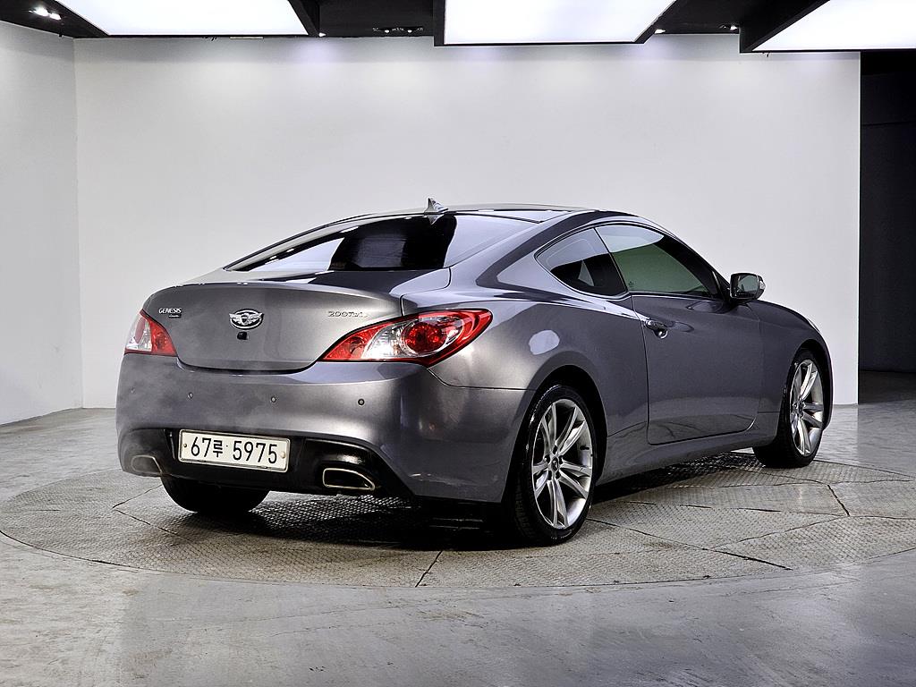 HYUNDAI Genesis - Vista 4