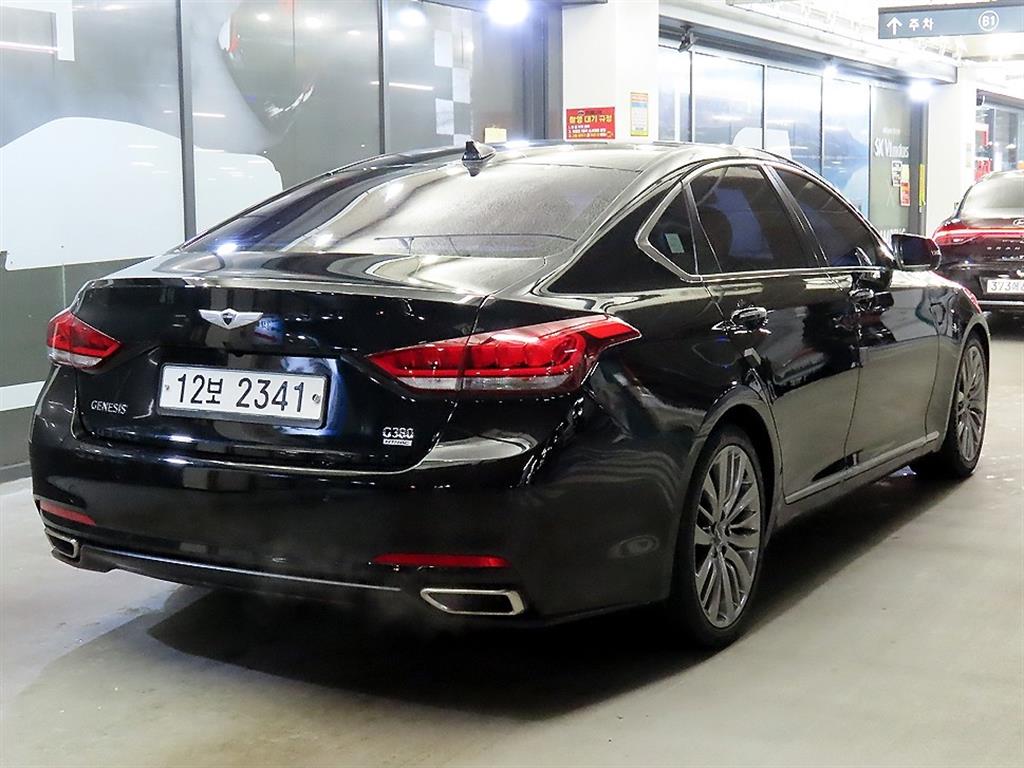 HYUNDAI Genesis - Vista 4