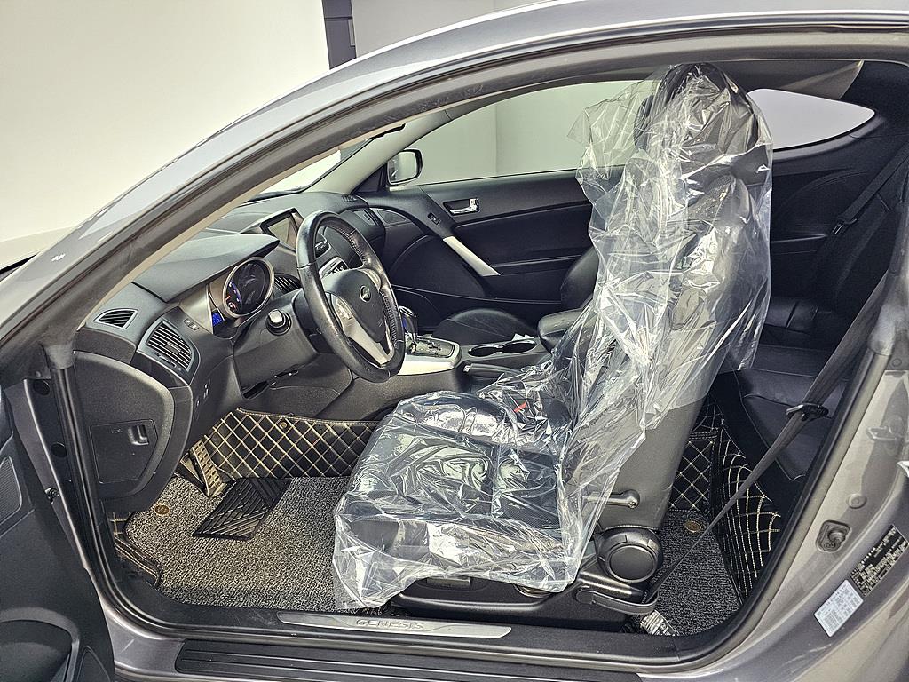 HYUNDAI Genesis - Vista 8