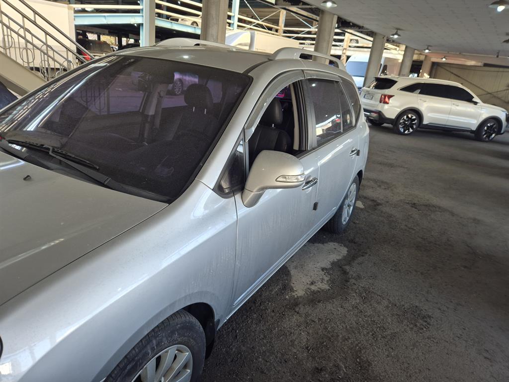 KIA Carens - Vista 9