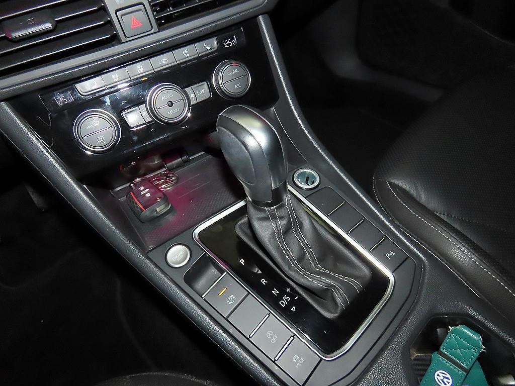 Volkswagen Jetta - Vista 12