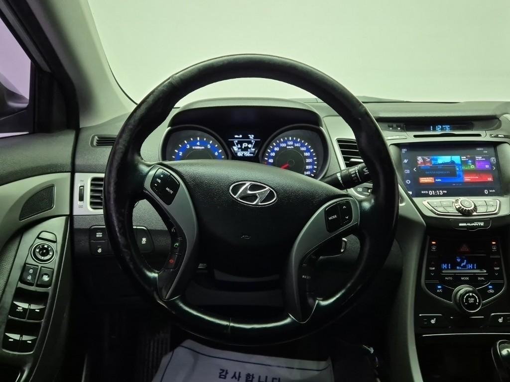 HYUNDAI Avante - Vista 9