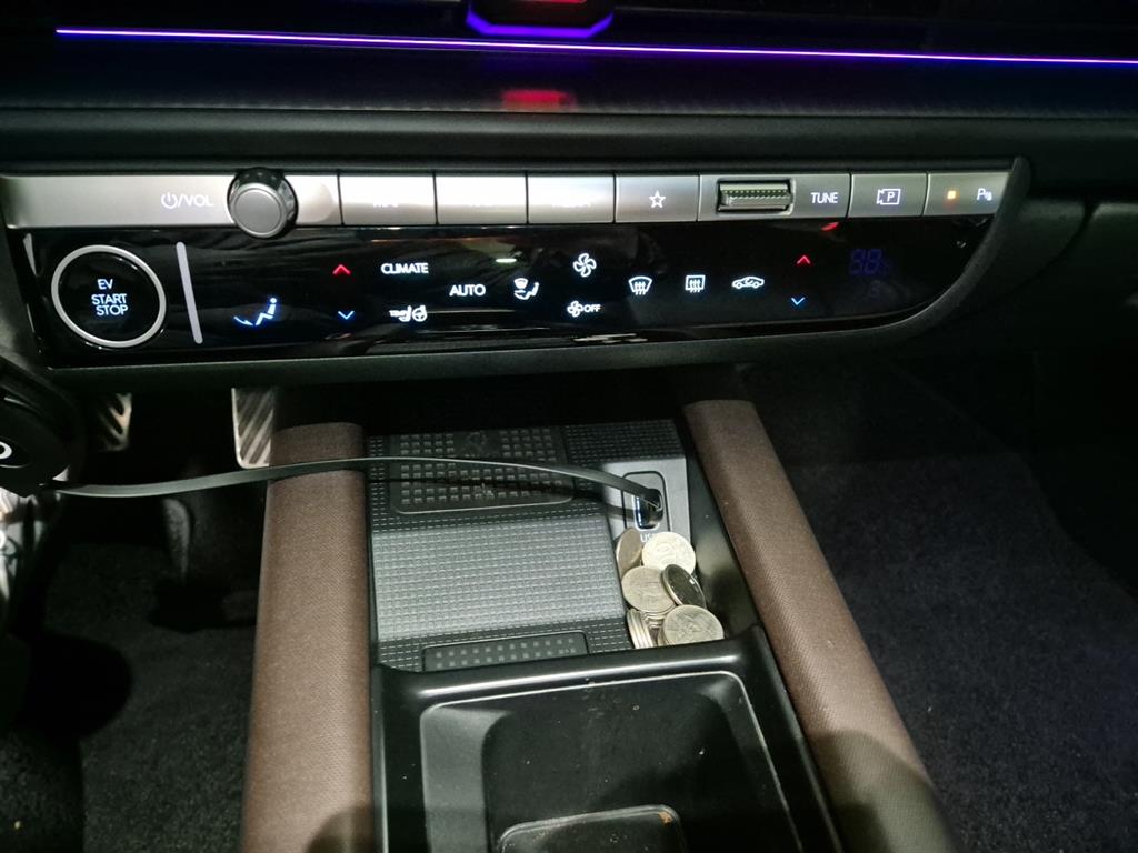 HYUNDAI Ioniq 6 - Vista 8