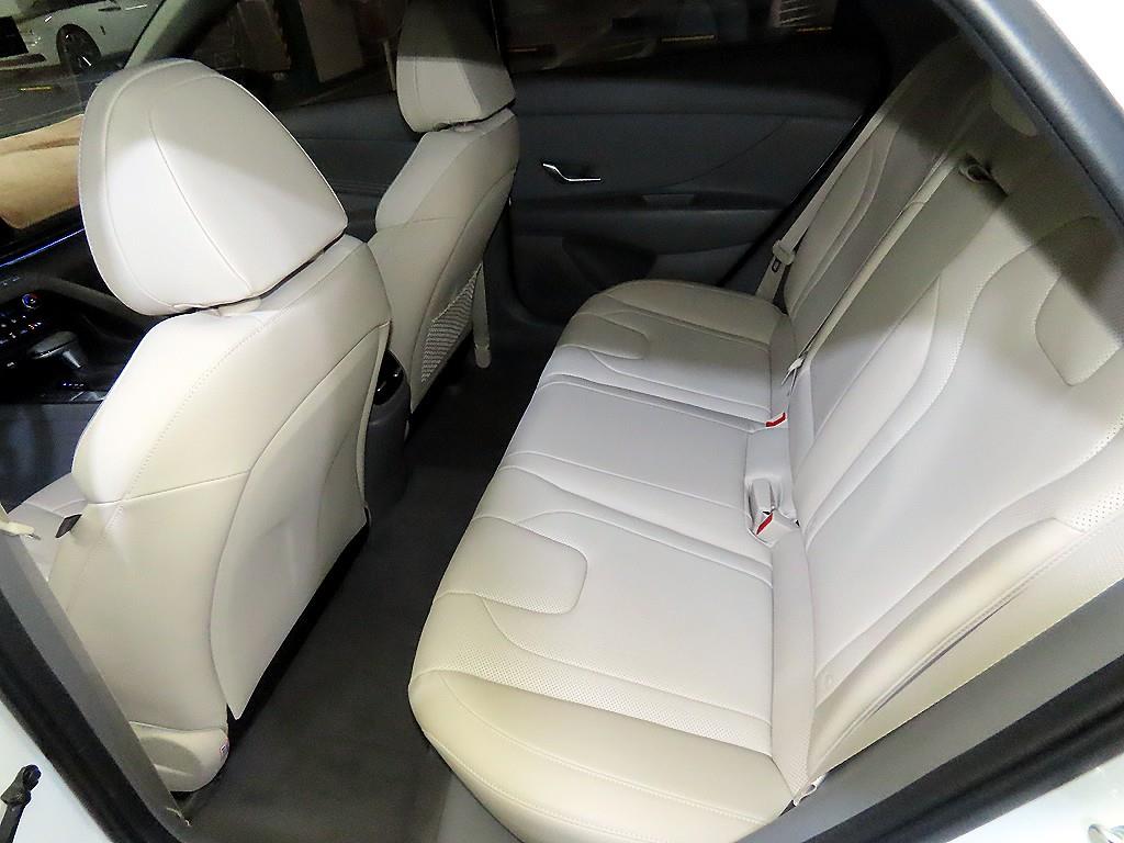 HYUNDAI Avante - Vista 7